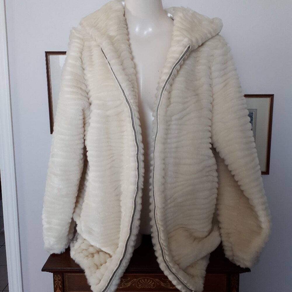 Gorgeous Faux Fur Ivory Jacket by Incognita - Sz. M